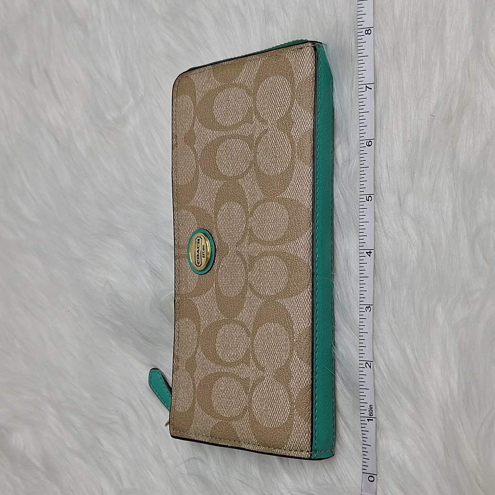 COACH Light Khaki and Jade Signature C Design Zipper Wallet NWT - Picture 5 of 7